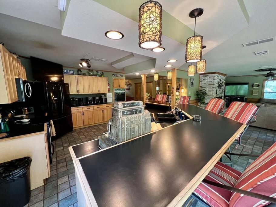 The River Haven - Sleeps 32 - On Guadalupe River Seguin Exterior photo