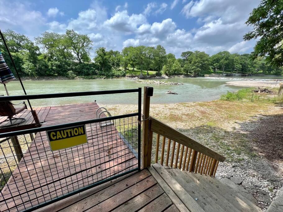 The River Haven - Sleeps 32 - On Guadalupe River Seguin Exterior photo