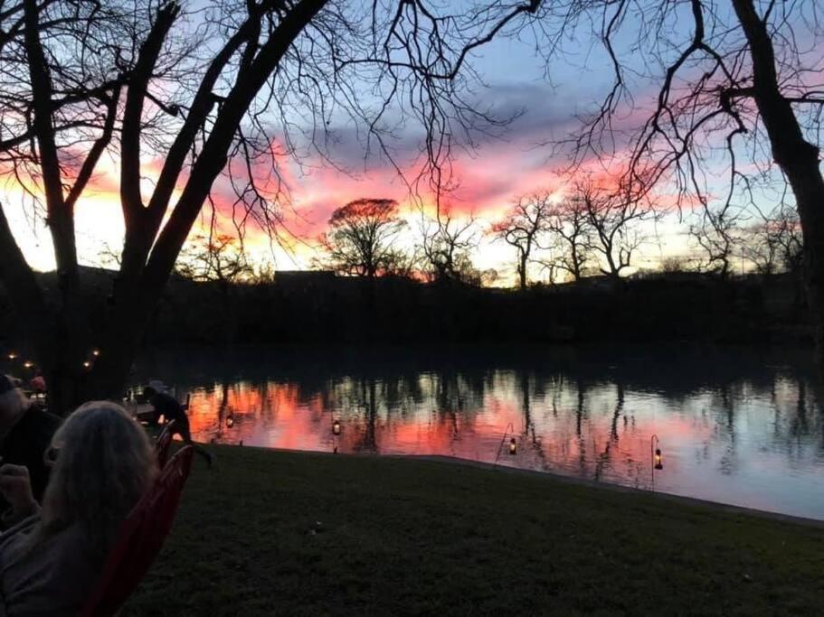 The River Haven - Sleeps 32 - On Guadalupe River Seguin Exterior photo